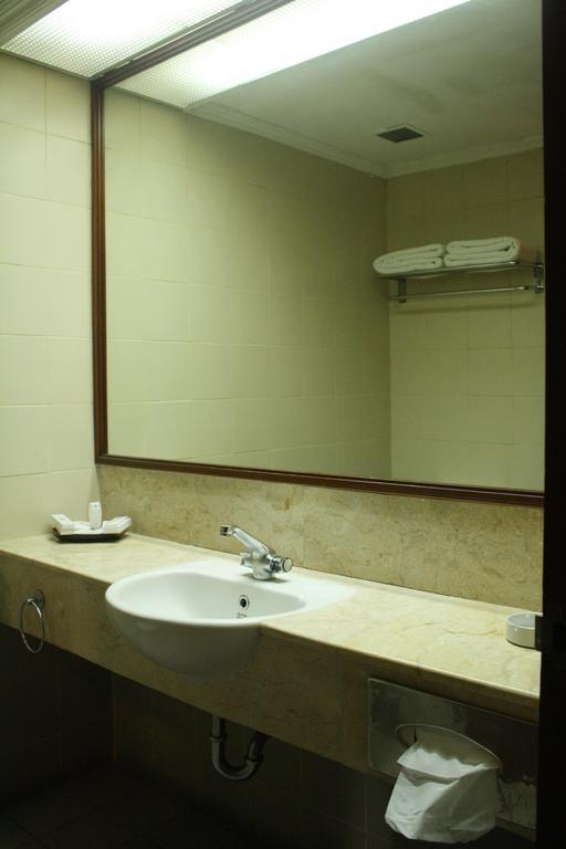 Bumi Wiyata Hotel 데폭 객실 사진