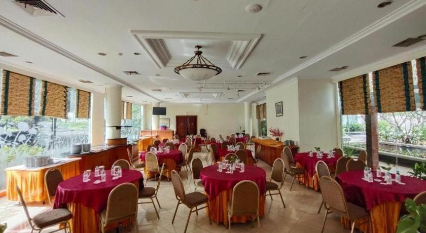 Bumi Wiyata Hotel 데폭 외부 사진
