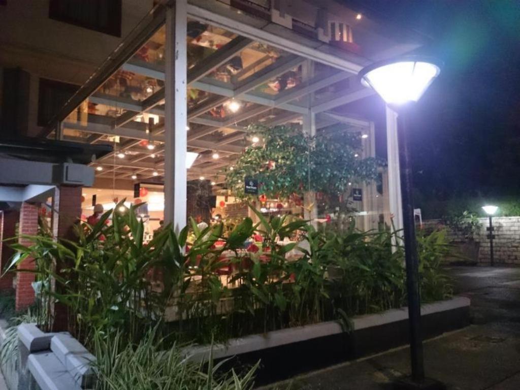 Bumi Wiyata Hotel 데폭 외부 사진