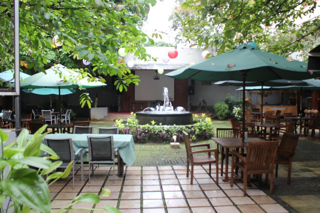 Bumi Wiyata Hotel 데폭 외부 사진