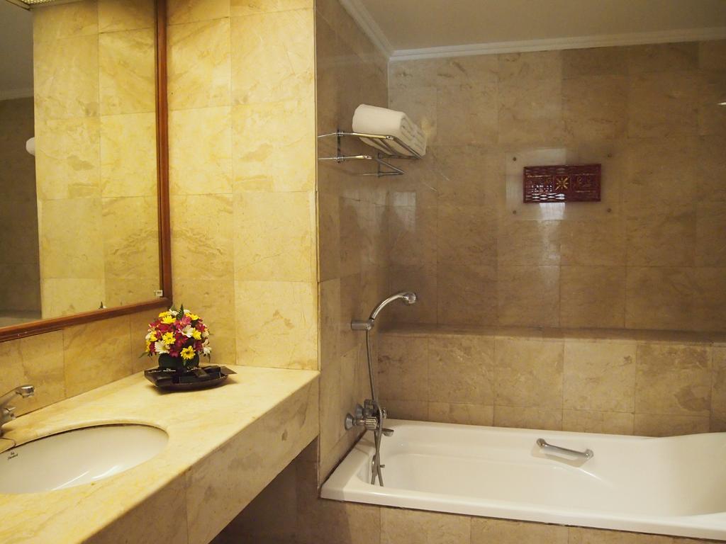 Bumi Wiyata Hotel 데폭 외부 사진