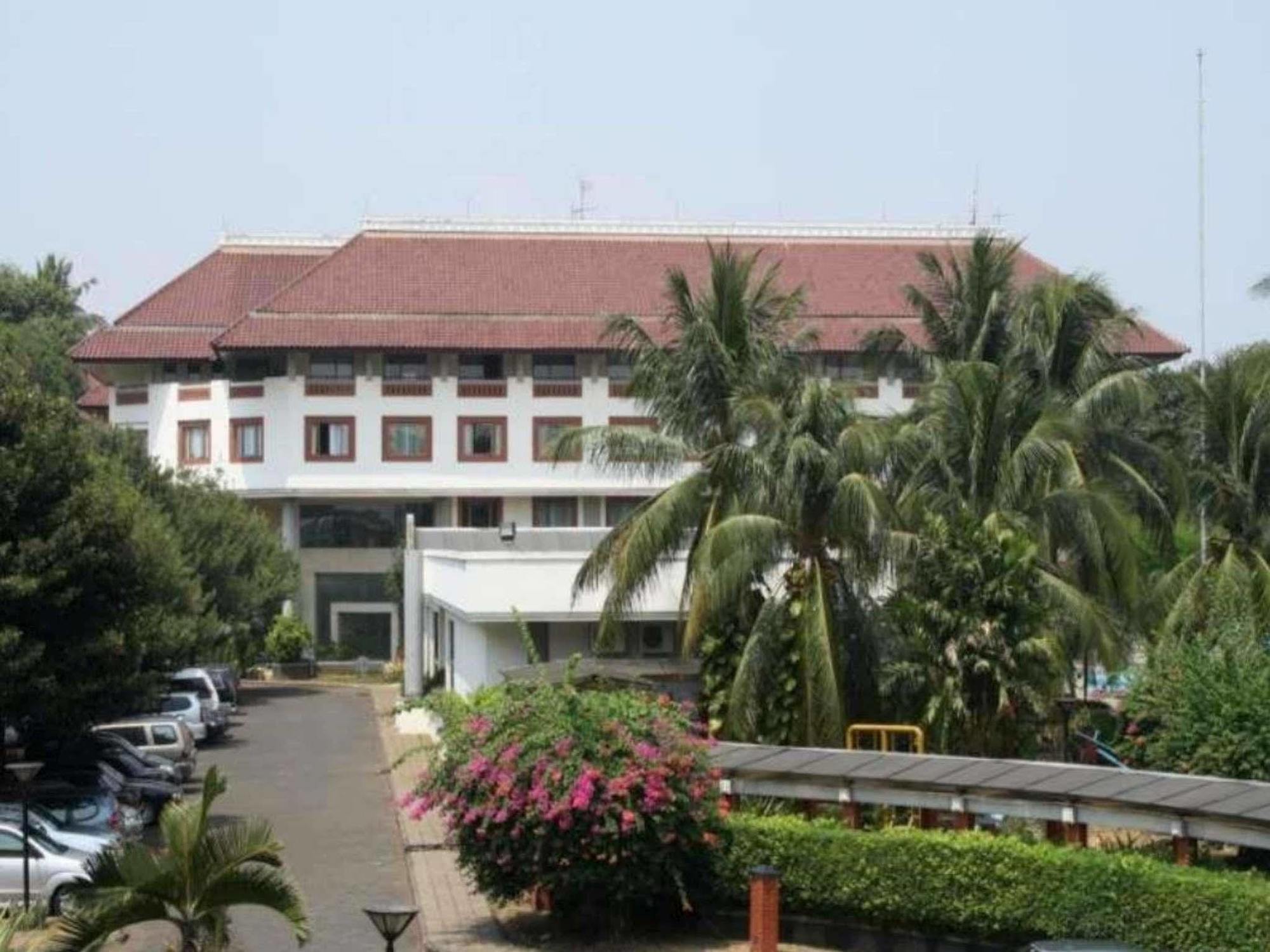 Bumi Wiyata Hotel 데폭 외부 사진