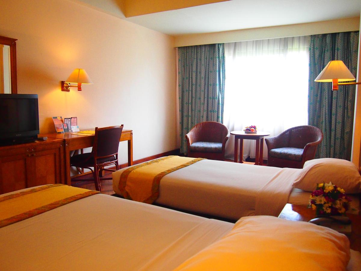 Bumi Wiyata Hotel 데폭 외부 사진